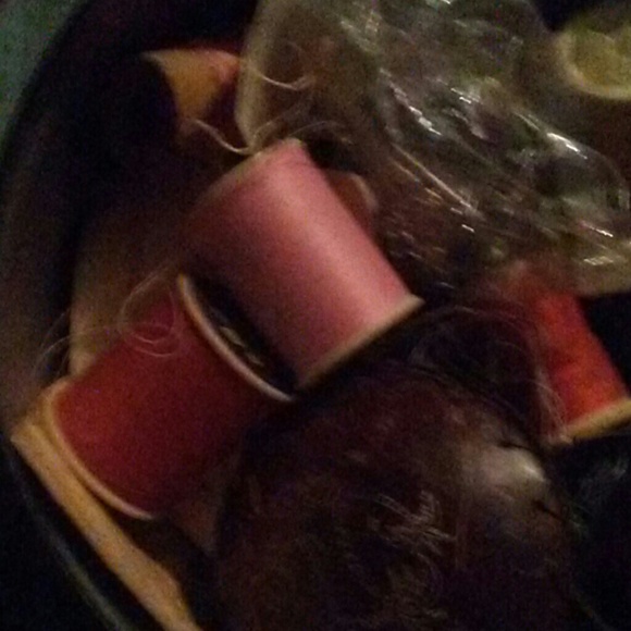 Needles and thread all colors pf rainbow - Picture 2 of 2